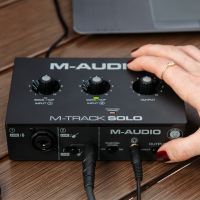M-Audio Producer Pack - MTRACK Solo et BX3D3 - Vue 5