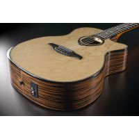 Lâg HyVibe 50 Nylon Auditorium Auditorium Bevel Cutaway Smart Guitar - Vue 4