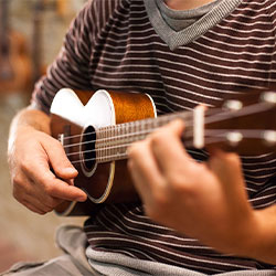 Comment tenir son ukulele
